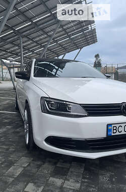 Седан Volkswagen Jetta 2013 в Львове