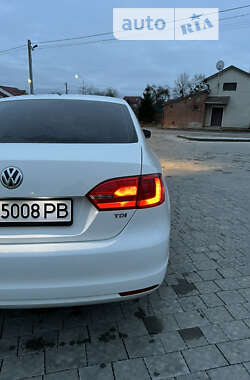 Седан Volkswagen Jetta 2013 в Львове