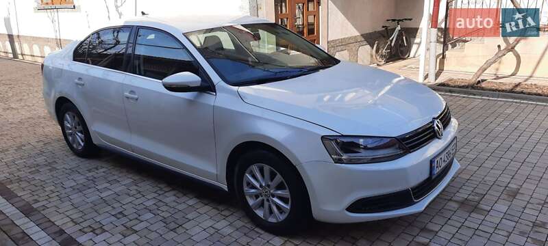 Седан Volkswagen Jetta 2013 в Ужгороде