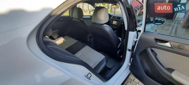 Седан Volkswagen Jetta 2013 в Ужгороде