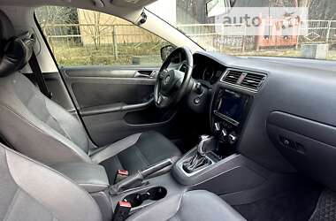 Седан Volkswagen Jetta 2010 в Днепре