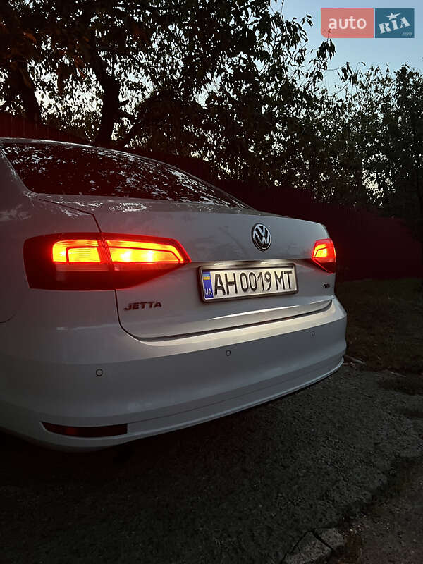 Седан Volkswagen Jetta 2016 в 