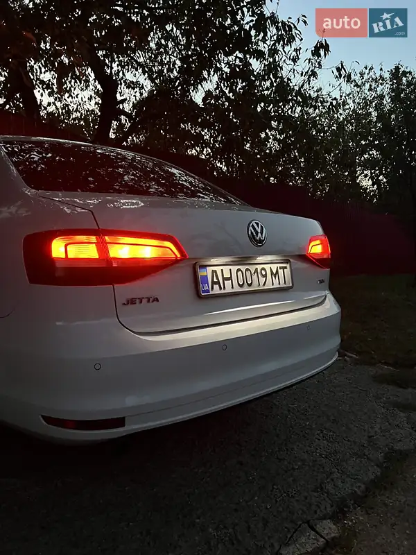 Седан Volkswagen Jetta 2016 в 