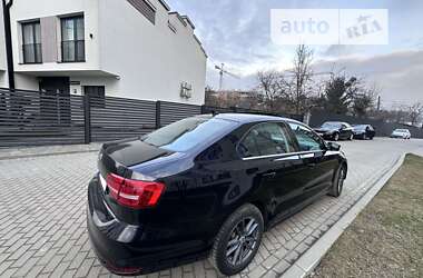 Седан Volkswagen Jetta 2015 в Львові