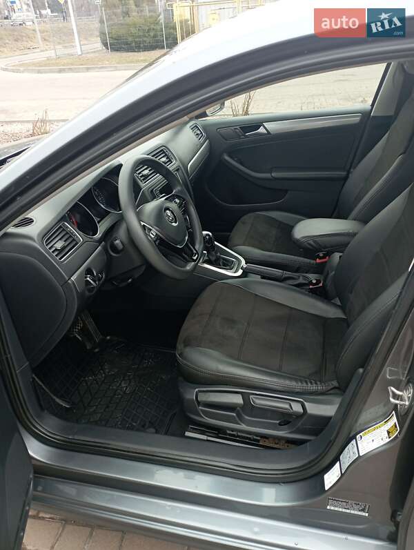 Седан Volkswagen Jetta 2015 в Полтаві