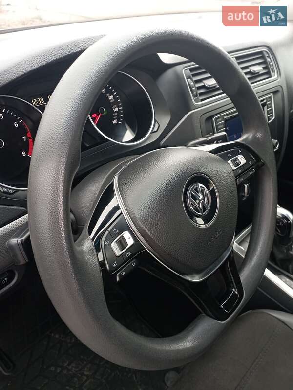 Седан Volkswagen Jetta 2015 в Полтаві