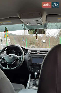 Седан Volkswagen Jetta 2015 в 