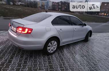 Седан Volkswagen Jetta 2013 в Києві