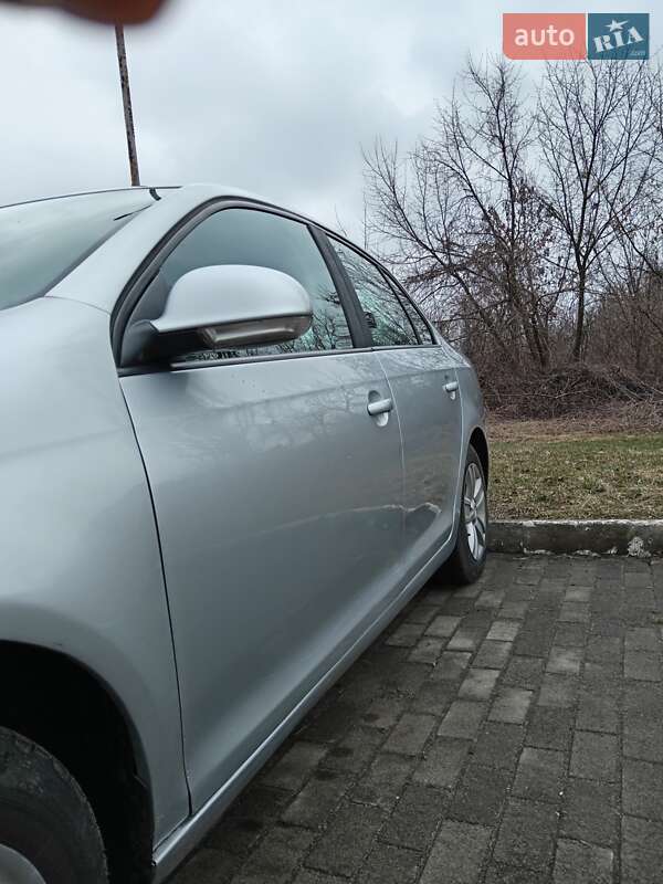 Седан Volkswagen Jetta 2006 в Лебедине