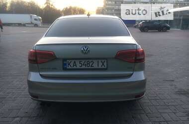 Седан Volkswagen Jetta 2015 в Києві