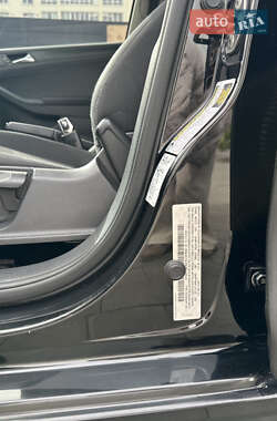 Седан Volkswagen Jetta 2011 в 