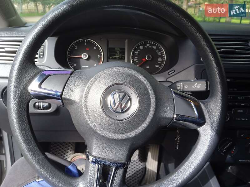 Седан Volkswagen Jetta 2014 в Львове