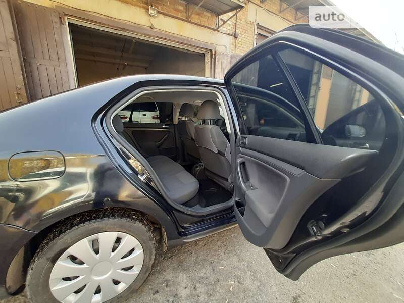 Седан Volkswagen Jetta 2006 в Киеве