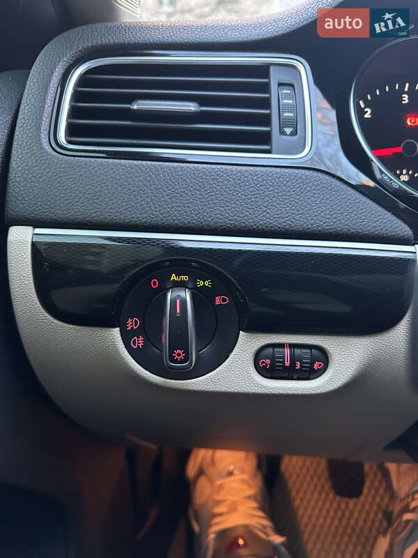 Седан Volkswagen Jetta 2016 в Одесі