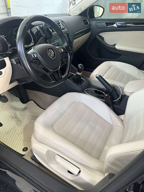 Седан Volkswagen Jetta 2016 в Одесі