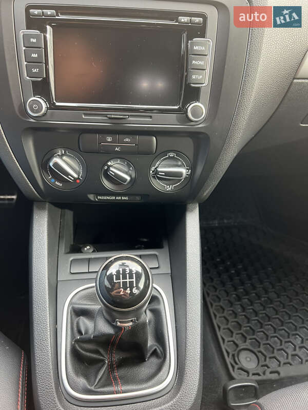 Седан Volkswagen Jetta 2012 в Харкові