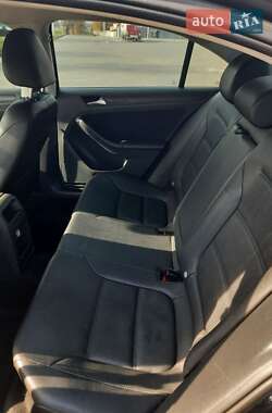 Седан Volkswagen Jetta 2012 в Новомосковске