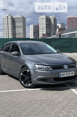 Седан Volkswagen Jetta 2013 в Житомирі