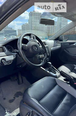 Седан Volkswagen Jetta 2013 в Житомирі