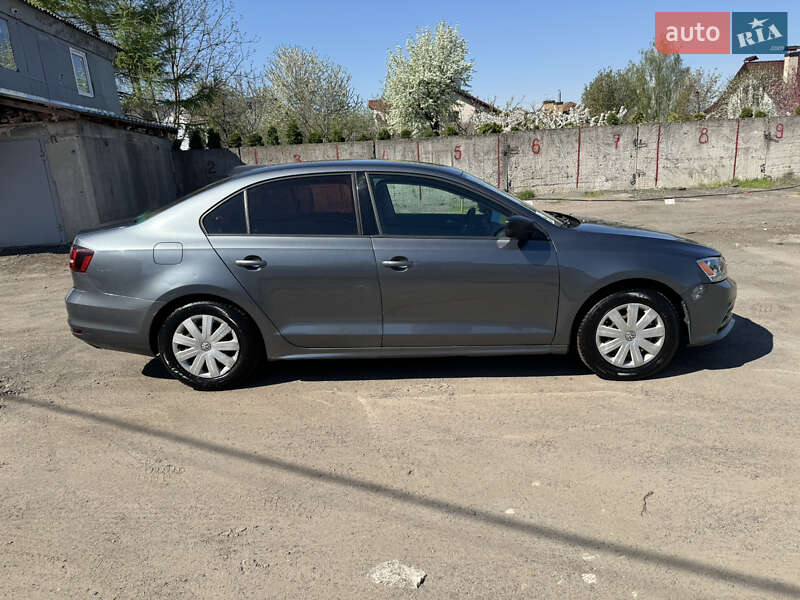 Седан Volkswagen Jetta 2016 в Ровно