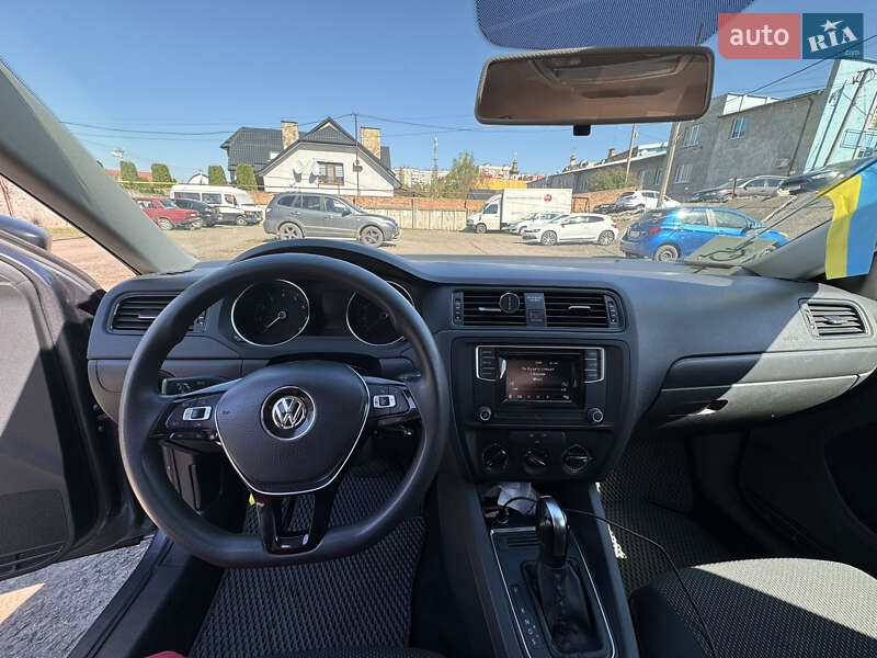 Седан Volkswagen Jetta 2016 в Ровно
