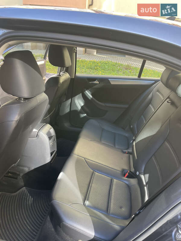 Седан Volkswagen Jetta 2012 в Ивано-Франковске