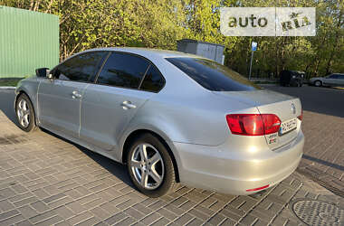 Седан Volkswagen Jetta 2013 в Киеве