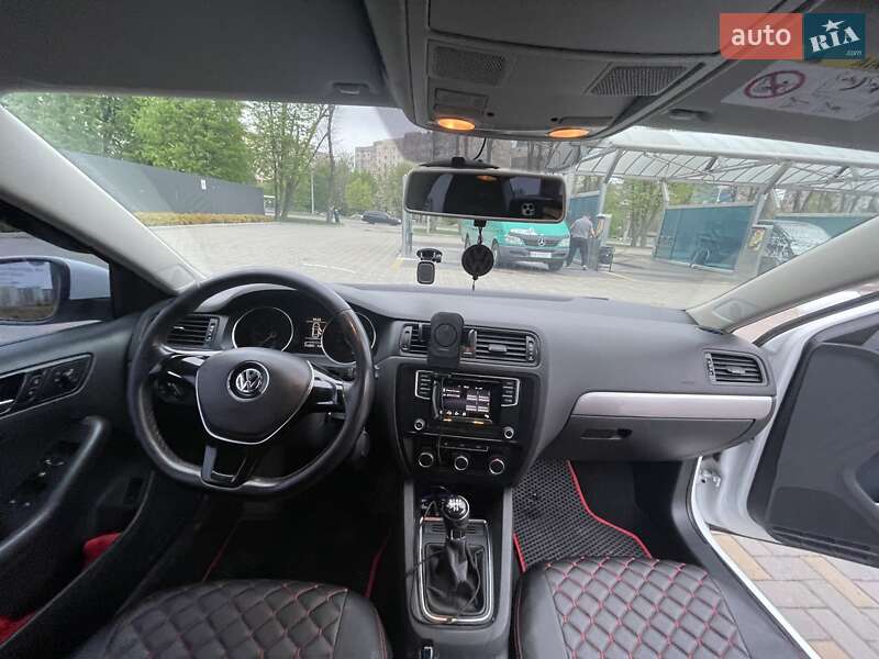 Седан Volkswagen Jetta 2016 в Виннице