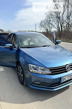 Седан Volkswagen Jetta 2015 в Львове