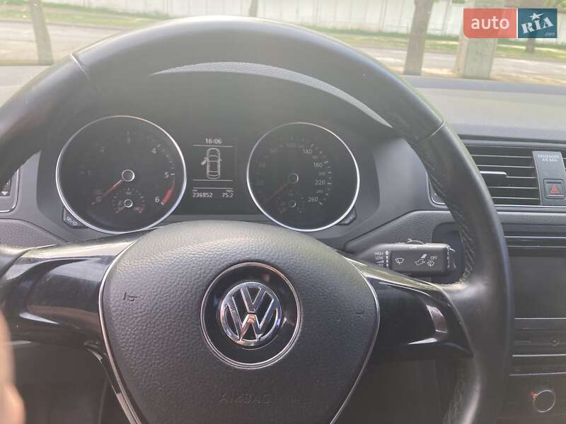Седан Volkswagen Jetta 2016 в Кривом Роге