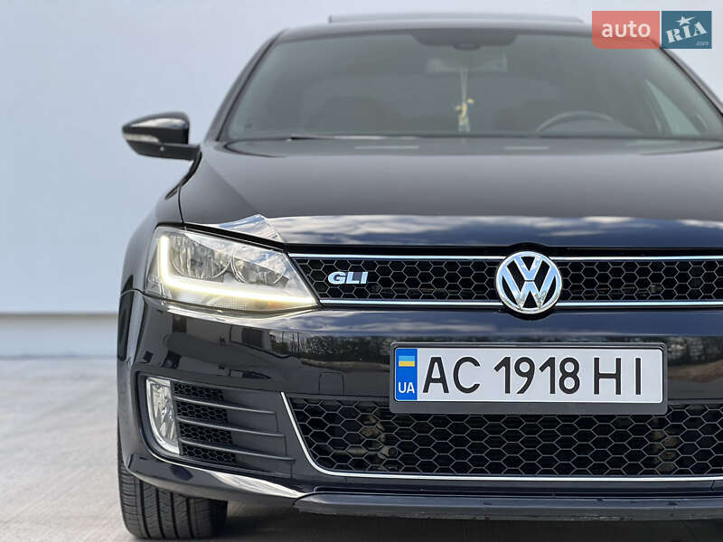 Седан Volkswagen Jetta 2015 в Луцке