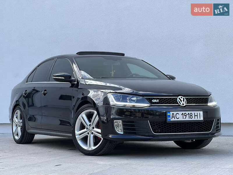 Седан Volkswagen Jetta 2015 в Луцке
