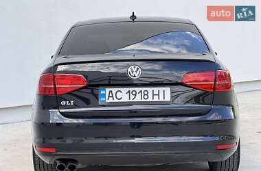 Седан Volkswagen Jetta 2015 в 