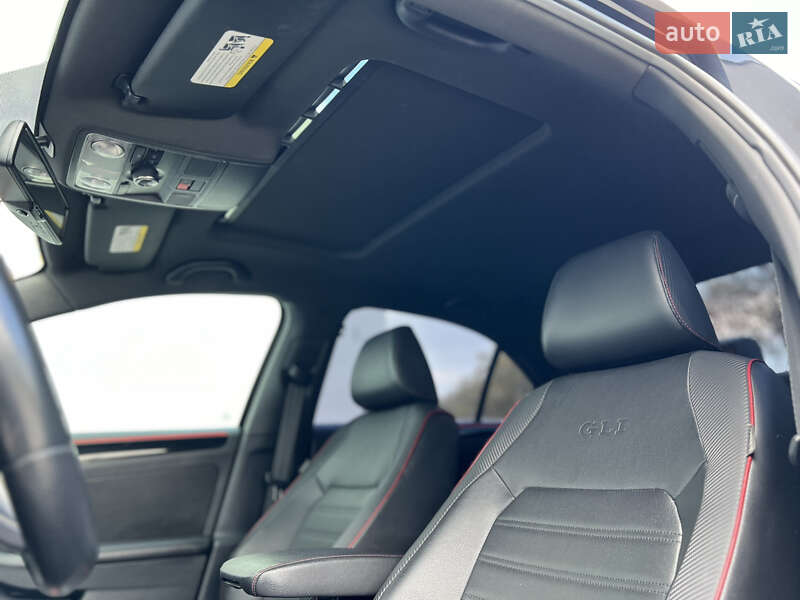 Седан Volkswagen Jetta 2015 в Луцке