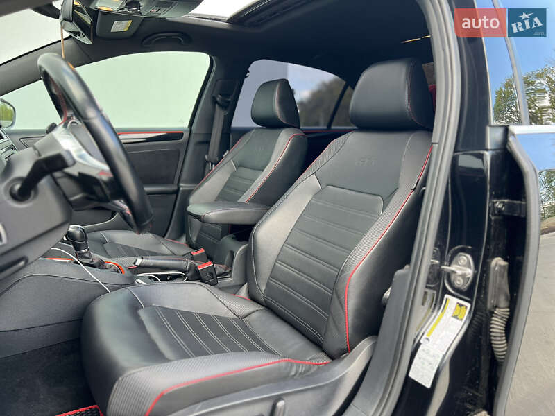 Седан Volkswagen Jetta 2015 в Луцке
