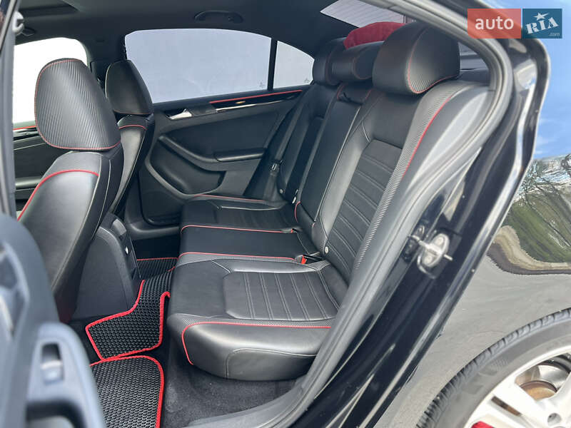Седан Volkswagen Jetta 2015 в Луцке