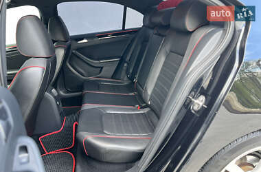 Седан Volkswagen Jetta 2015 в 