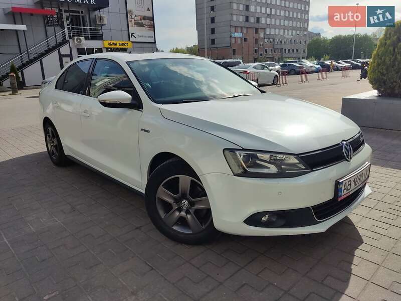 Седан Volkswagen Jetta 2013 в 