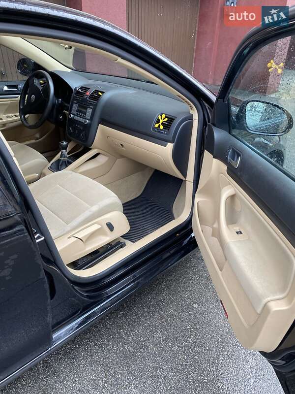 Седан Volkswagen Jetta 2009 в Киеве