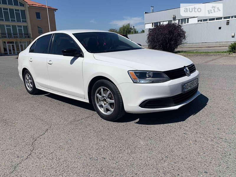 Седан Volkswagen Jetta 2013 в Ужгороде