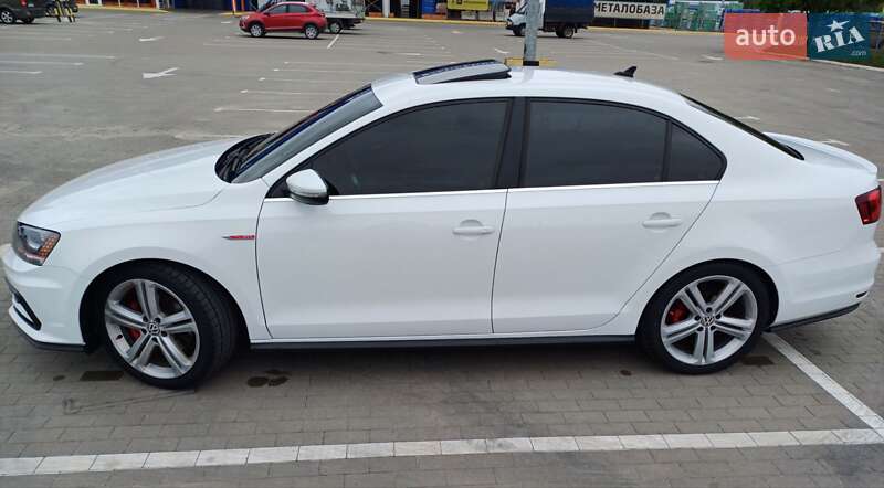 Седан Volkswagen Jetta 2016 в Тернополе