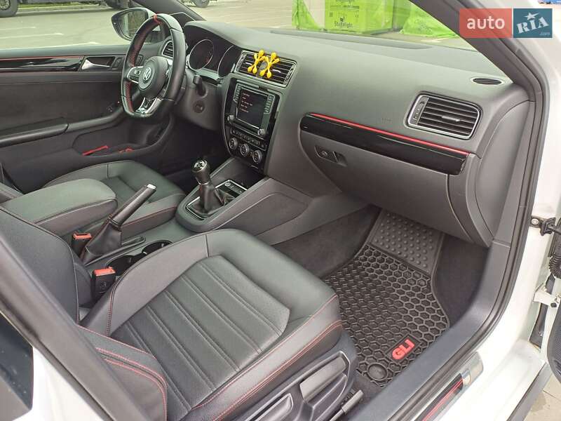 Седан Volkswagen Jetta 2016 в Тернополе