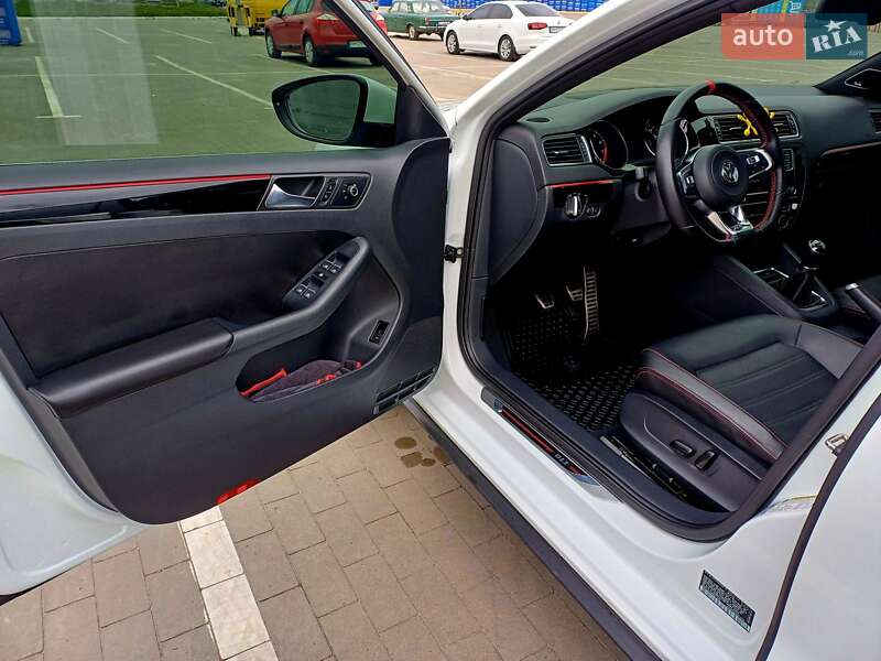 Седан Volkswagen Jetta 2016 в Тернополе