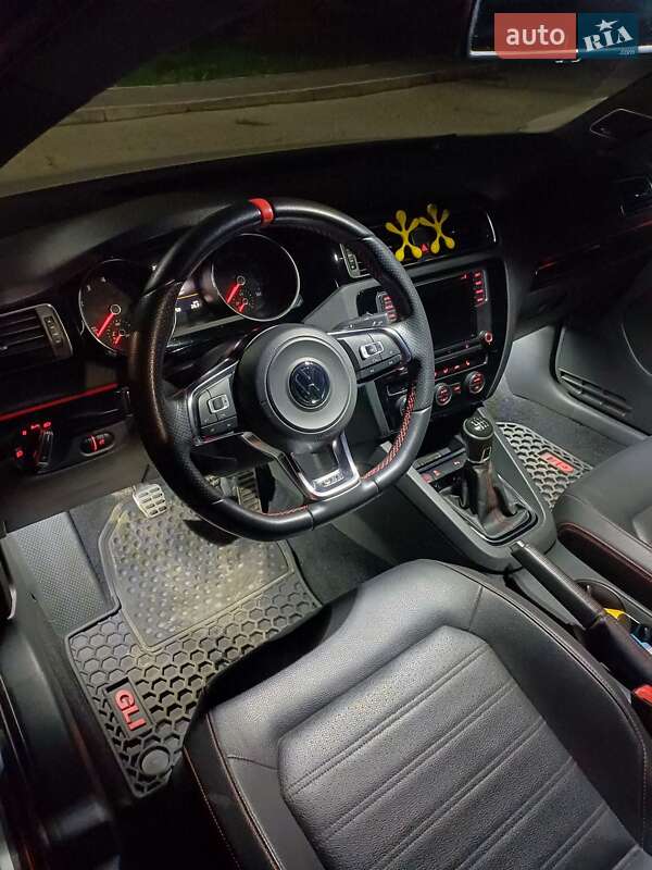 Седан Volkswagen Jetta 2016 в Тернополе