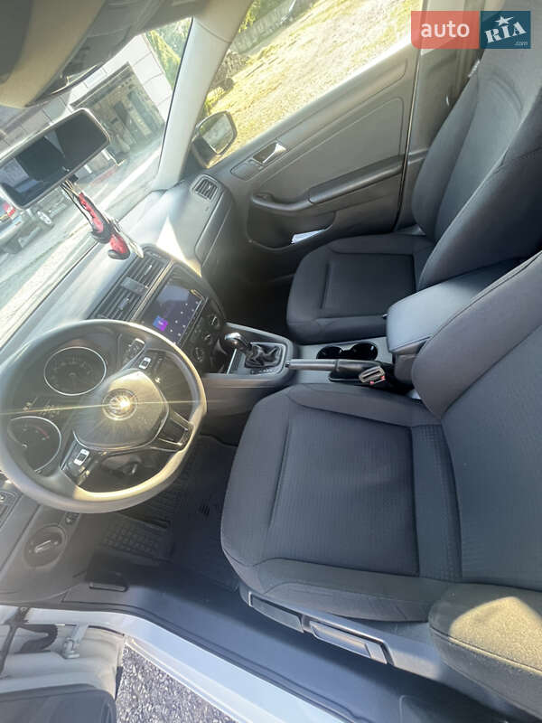 Седан Volkswagen Jetta 2015 в Лозовой