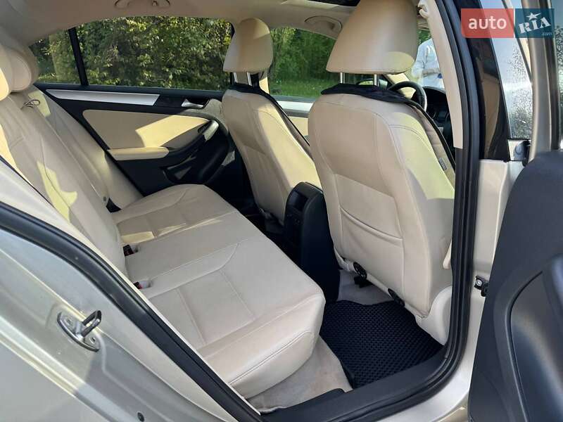 Седан Volkswagen Jetta 2012 в Харкові