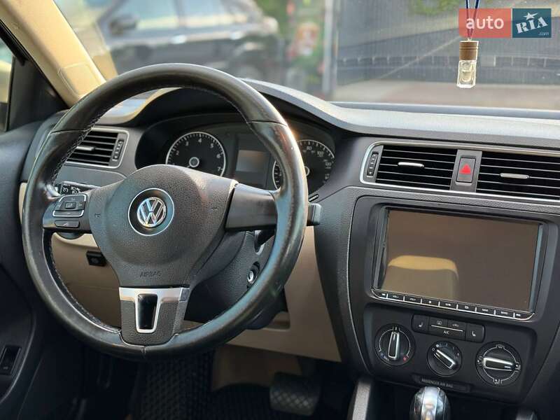 Седан Volkswagen Jetta 2012 в Харкові