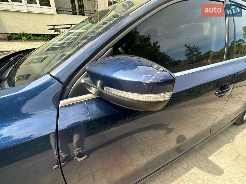 Седан Volkswagen Jetta 2013 в Львове