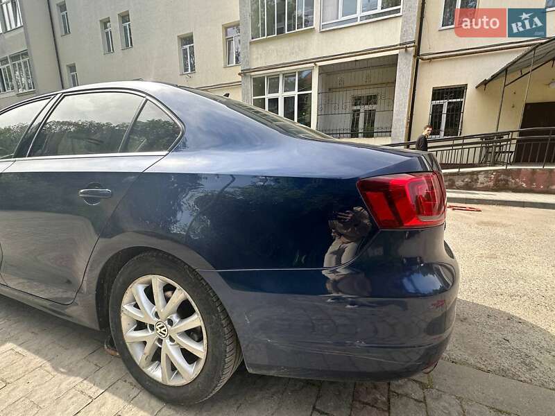Седан Volkswagen Jetta 2013 в Львове