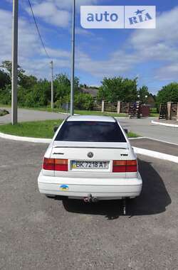 Седан Volkswagen Jetta 1998 в Рівному